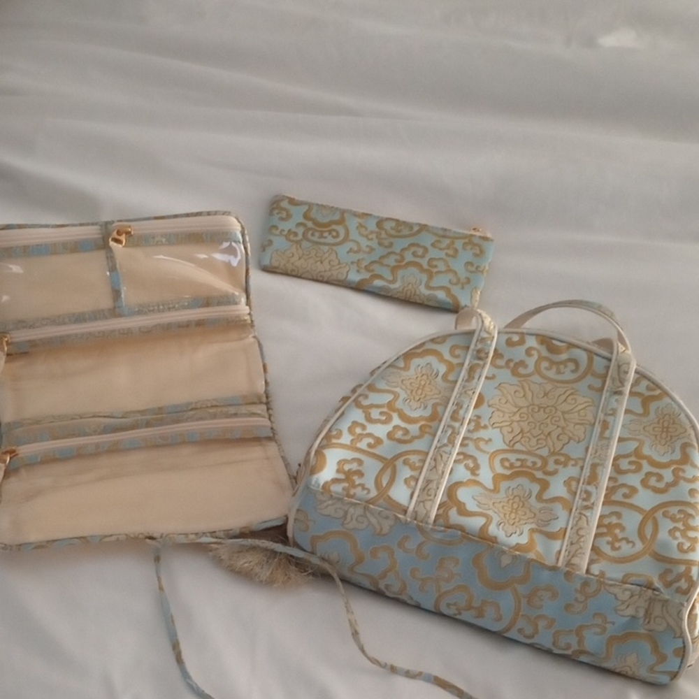 Elegant Blue and Cream Women's Bag Set